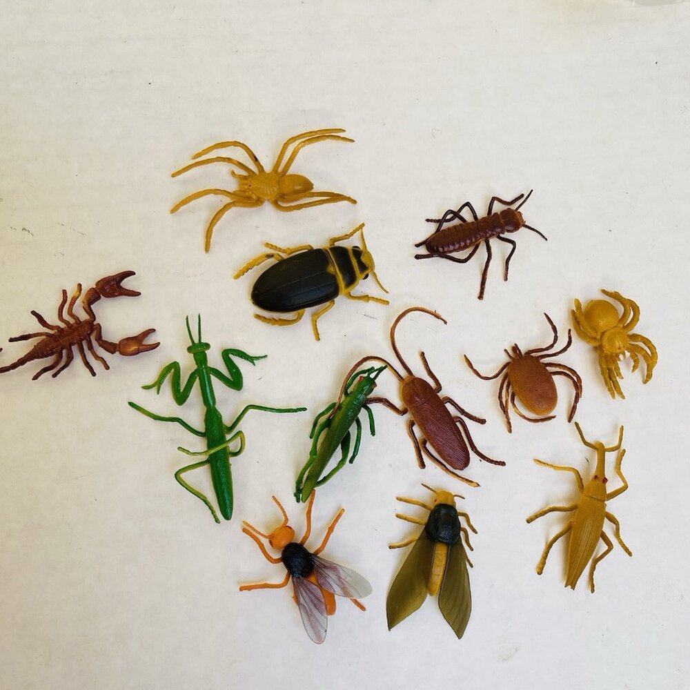 Insects Scorpion Fly Weevil Mantis Spider Grasshopper 11 Pieces 2in Vintage 1989